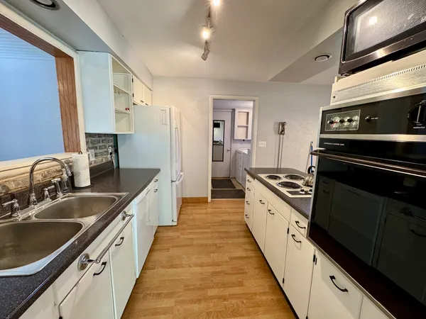 $1,600 | 1535 Monterey Court, Bettendorf, IA 52722