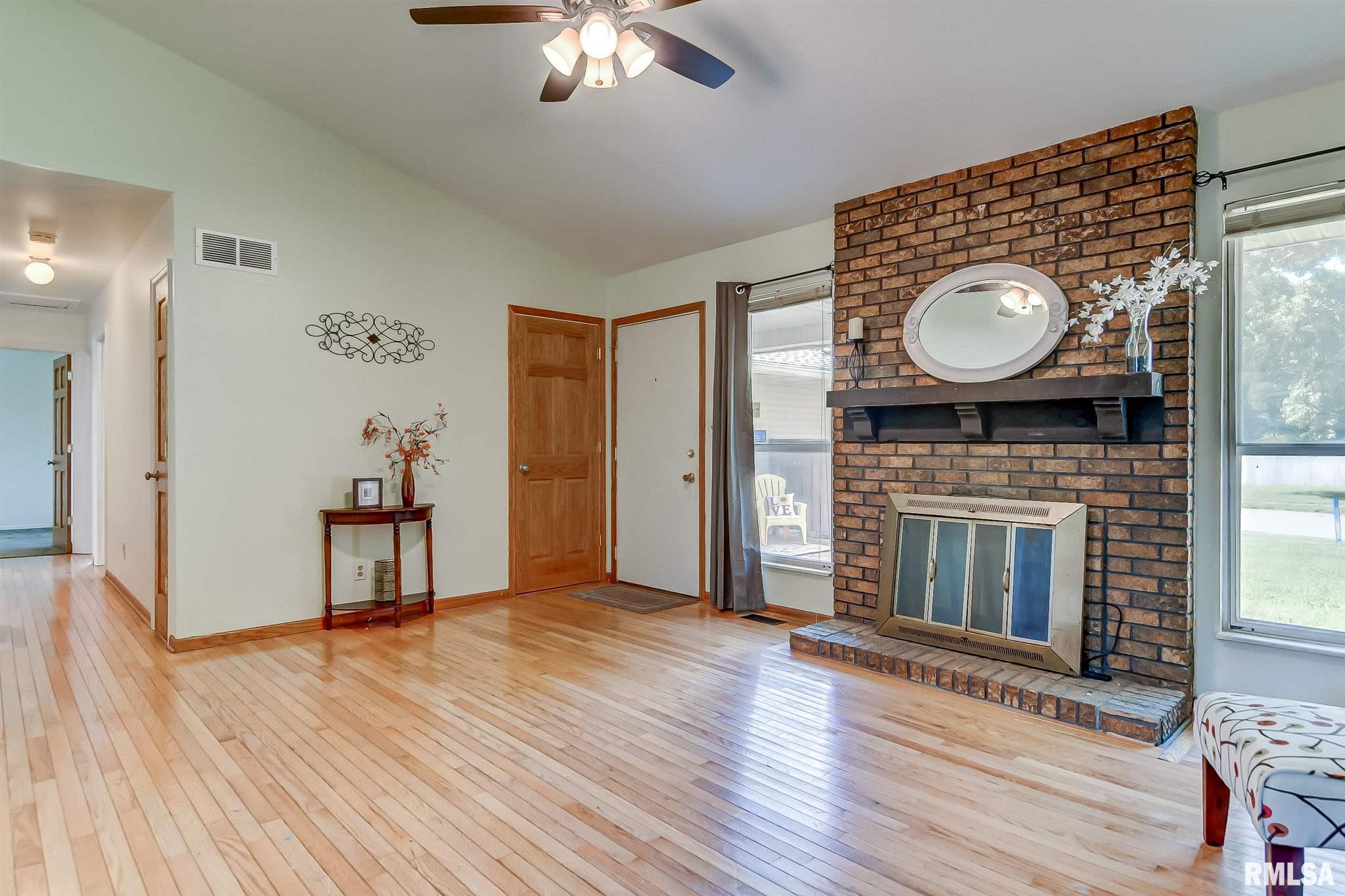 6 Leeds Drive Springfield, IL 62702 - Photo 4 of 26 Gallery Image 4
