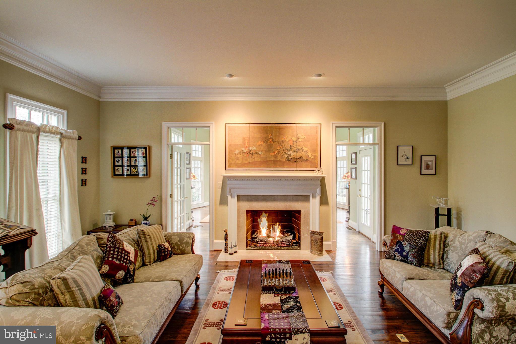 866 Centrillion Drive McLean, VA 22102 - Photo 2 of 30 Living Room