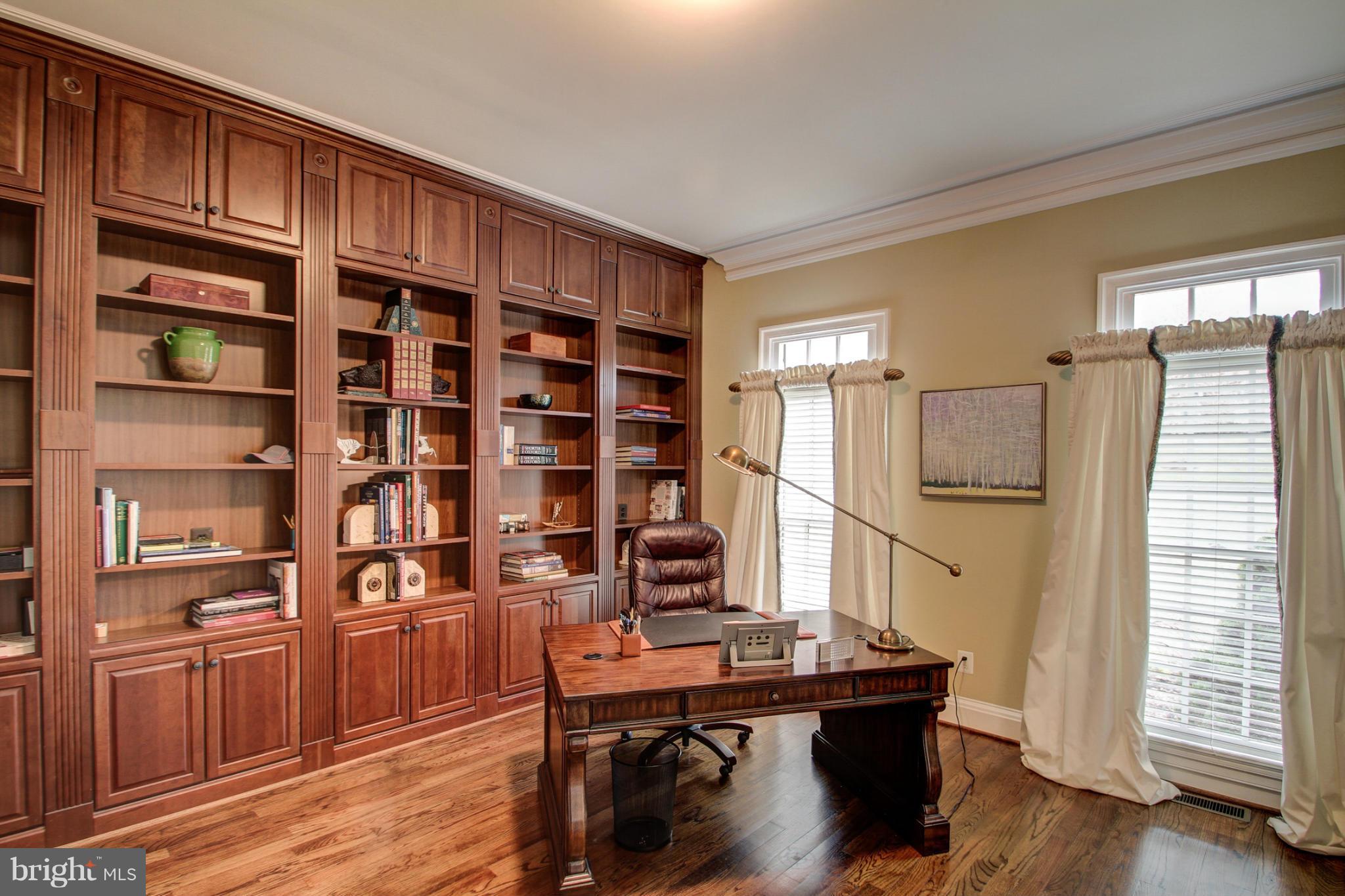 866 Centrillion Drive McLean, VA 22102 - Photo 3 of 30 Main Level Library