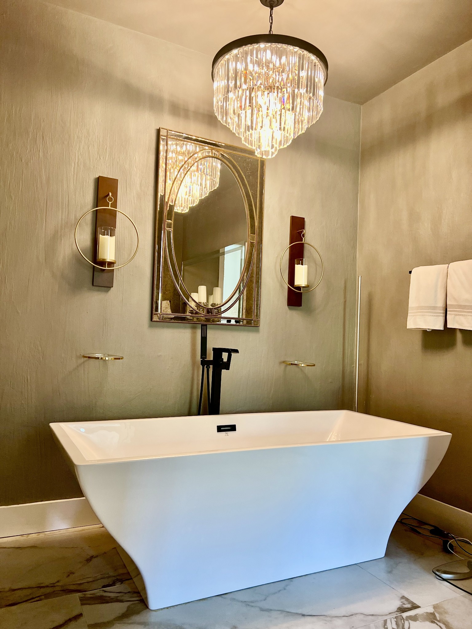 657 Nickolas Drive, Unit 657 Lebanon, TN 37087 - Photo 18 of 27 a bathroom with a sink a mirror and bathtub