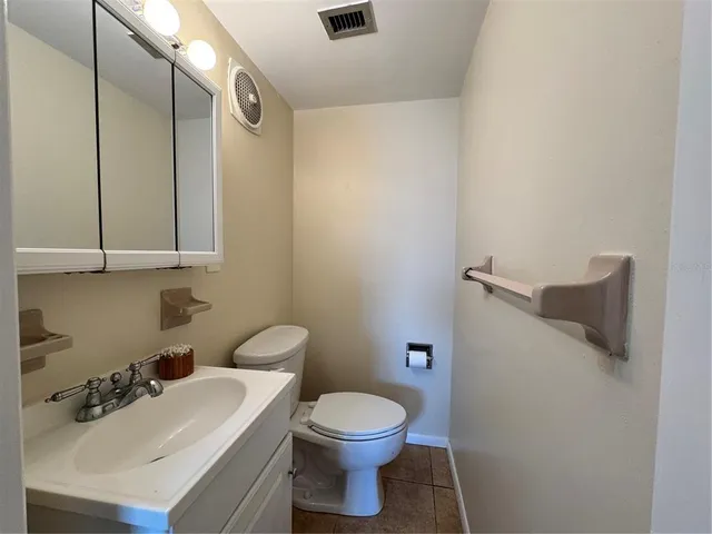 $1,300 | 250 Rosery Road Northwest, Unit 206, Largo, FL 33770