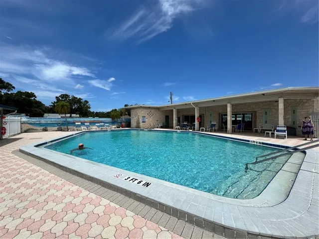 $1,300 | 250 Rosery Road Northwest, Unit 206, Largo, FL 33770