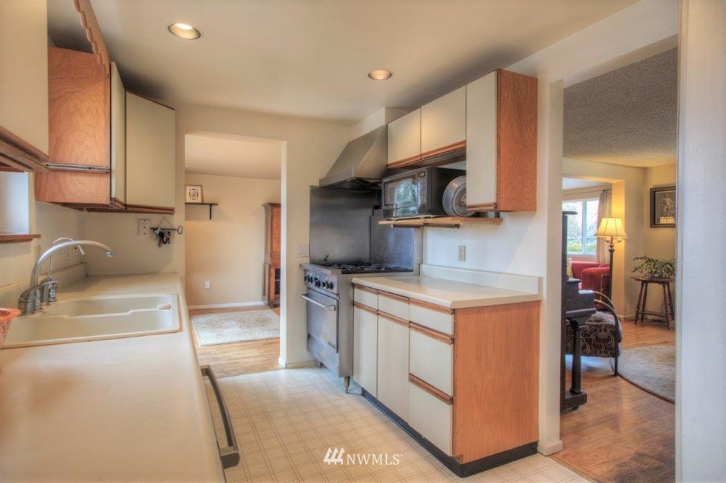 11638 Southeast 163rd Street Renton, WA 98058 - Photo 12 of 20 Gallery Image 12