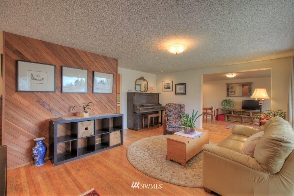 11638 Southeast 163rd Street Renton, WA 98058 - Photo 5 of 20 Gallery Image 5