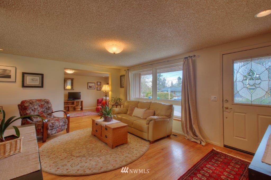 11638 Southeast 163rd Street Renton, WA 98058 - Photo 6 of 20 Gallery Image 6