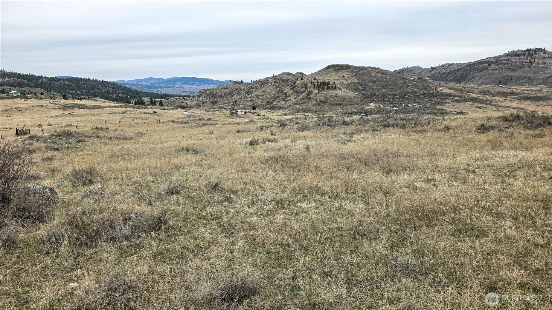 174 Round Up Road Oroville, WA 98844 - Photo 22 of 40