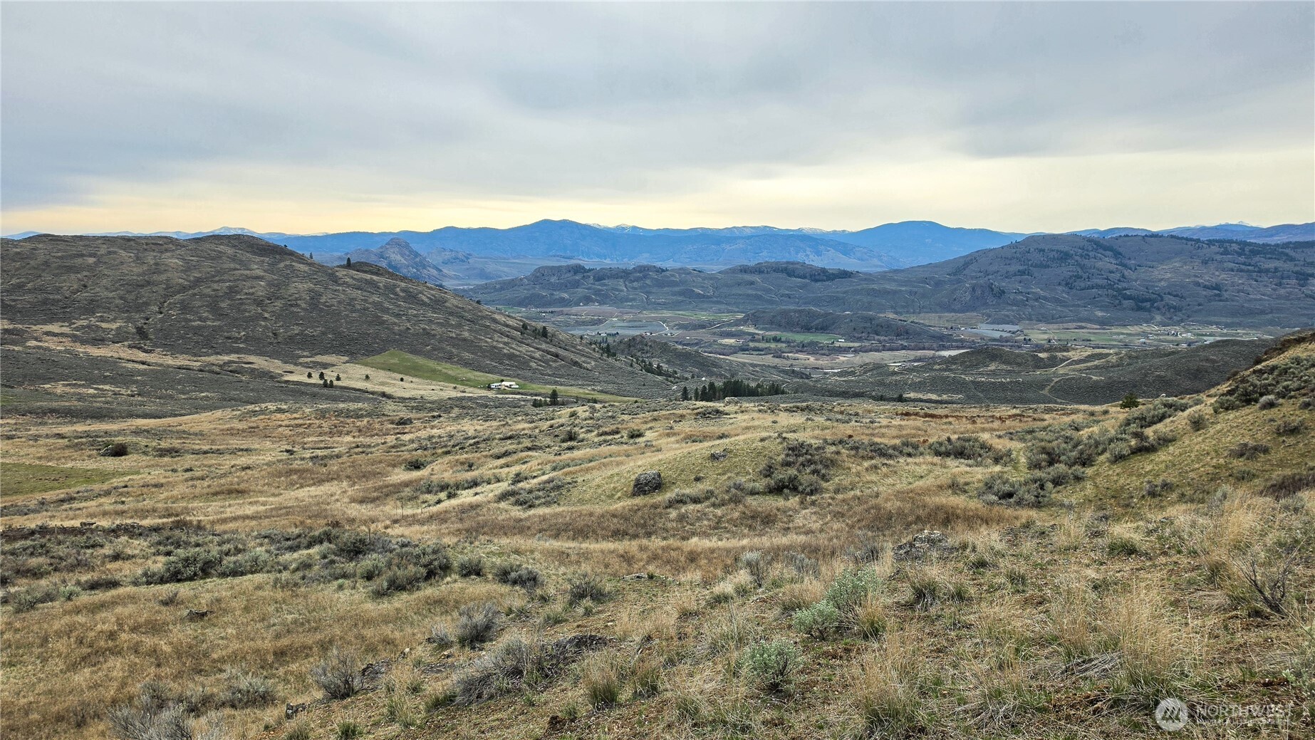 174 Round Up Road Oroville, WA 98844 - Photo 8 of 40