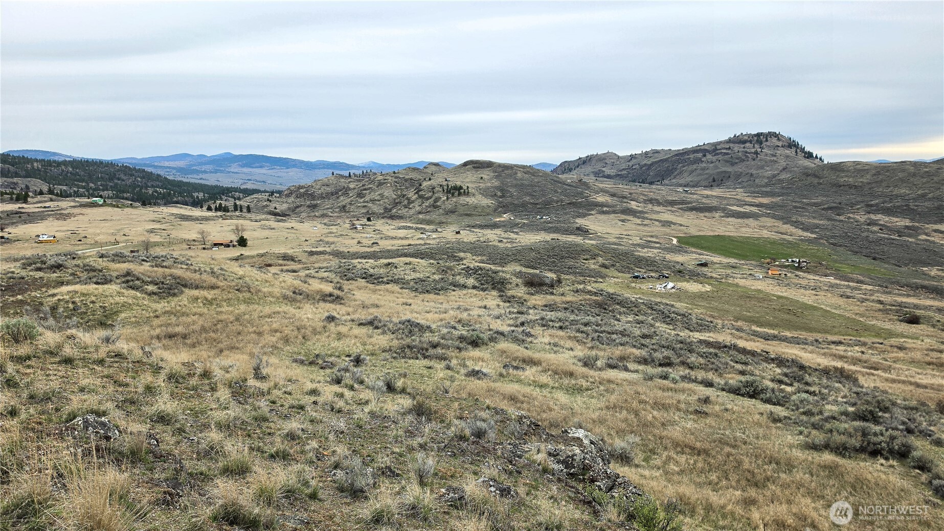174 Round Up Road Oroville, WA 98844 - Photo 9 of 40