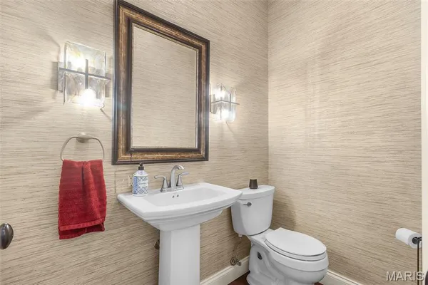 $1,100,000 | 444 Windwood Lake Drive, Cape Girardeau, MO 63701
