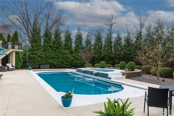 $1,100,000 | 444 Windwood Lake Drive, Cape Girardeau, MO 63701