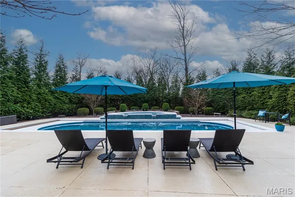 $1,100,000 | 444 Windwood Lake Drive, Cape Girardeau, MO 63701