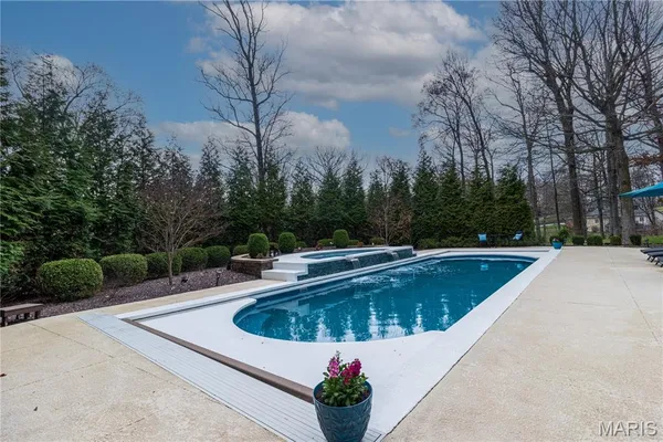 $1,100,000 | 444 Windwood Lake Drive, Cape Girardeau, MO 63701