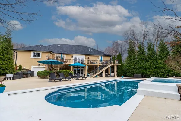 $1,100,000 | 444 Windwood Lake Drive, Cape Girardeau, MO 63701