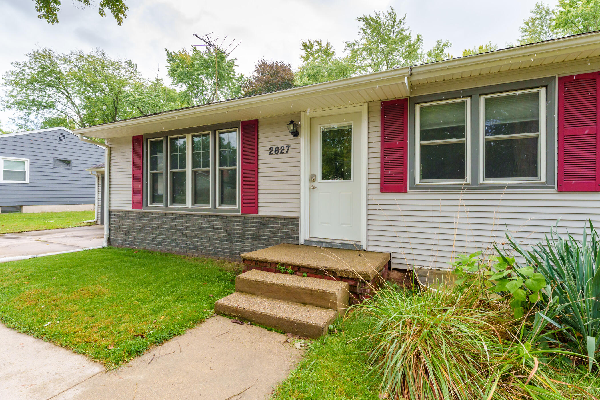 Romence_Rd_2627_Portage_49024-33