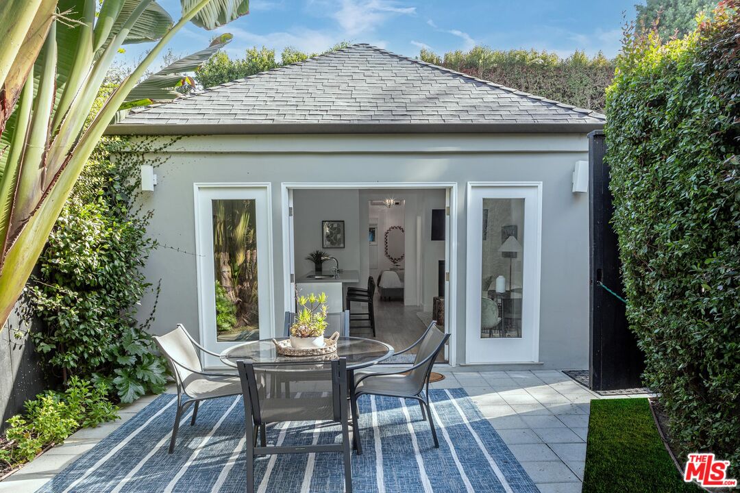 4216 Woodcliff Road Sherman Oaks, CA 91403 - Photo 37 of 56 a view of a patio with table and chairs and potted plants