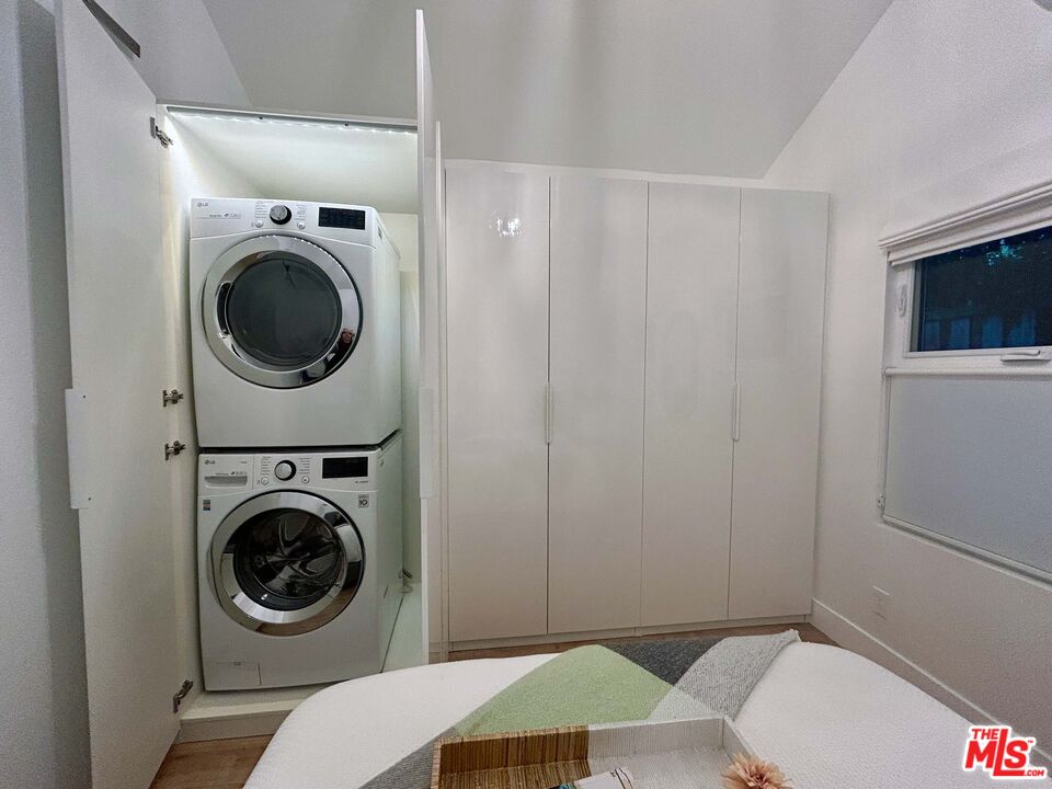 4216 Woodcliff Road Sherman Oaks, CA 91403 - Photo 44 of 56 a utility room with dryer and washer