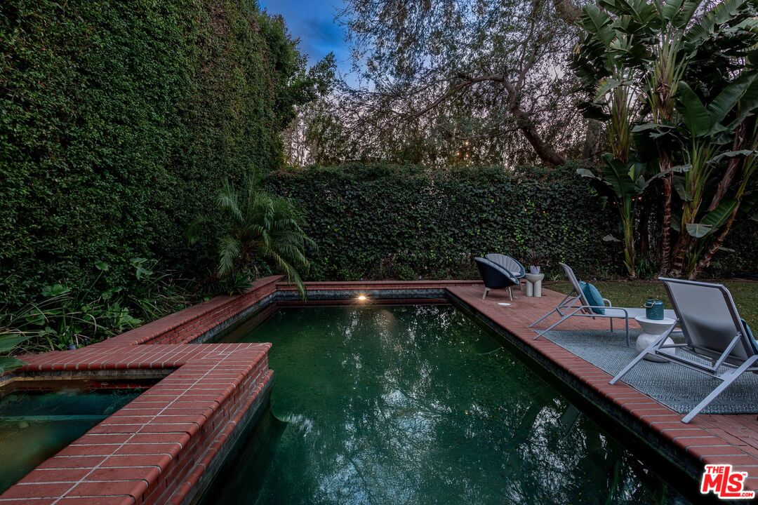4216 Woodcliff Road Sherman Oaks, CA 91403 - Photo 54 of 56 a view of a backyard with sitting area