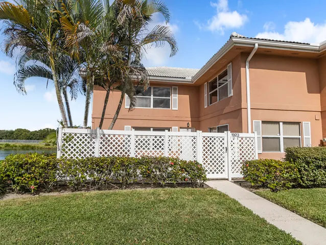 $299,900 | 1923 Stratford Way, West Palm Beach, FL 33409
