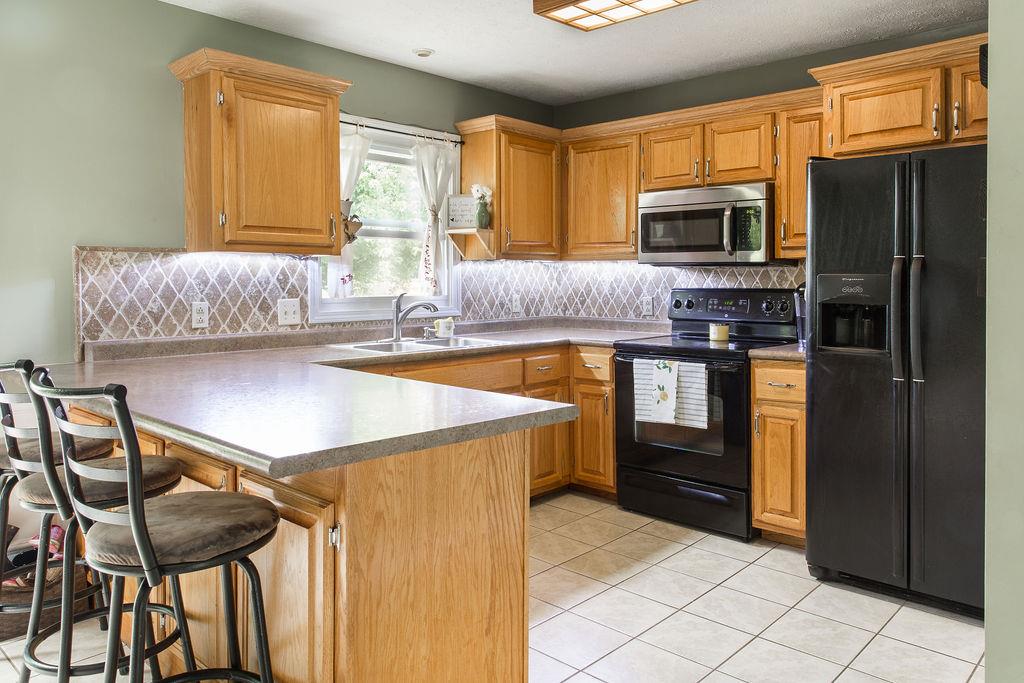 1085 Kathryn Road Mount Juliet, TN 37122 - Photo 6 of 25 Large eat-in kitchen with pantry and tile backsplash.