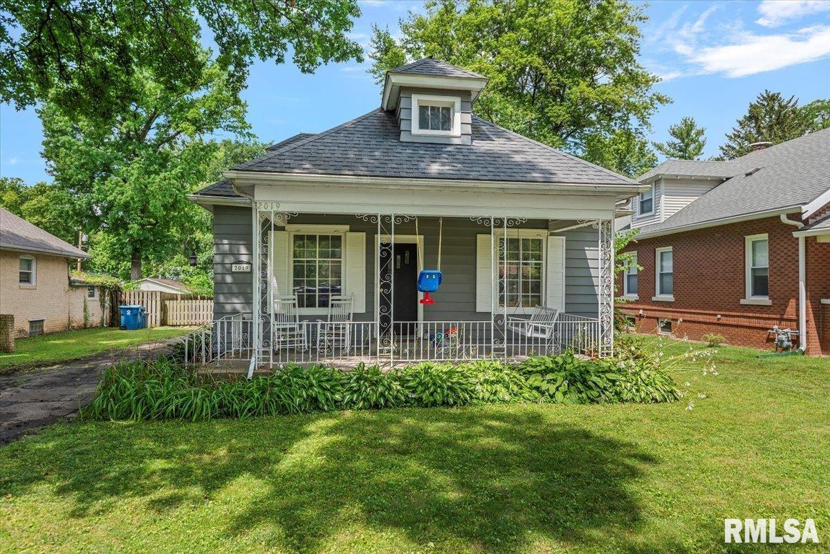 2019 Noble Avenue Springfield, IL 62704 - Photo 1 of 40 Gallery Image 1