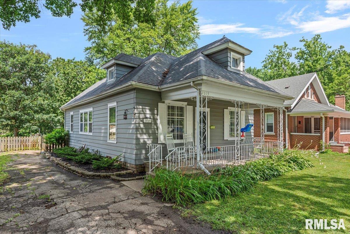 2019 Noble Avenue Springfield, IL 62704 - Photo 2 of 40 Gallery Image 2