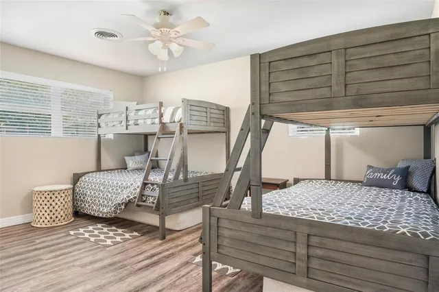 a view of yard with green space and trees