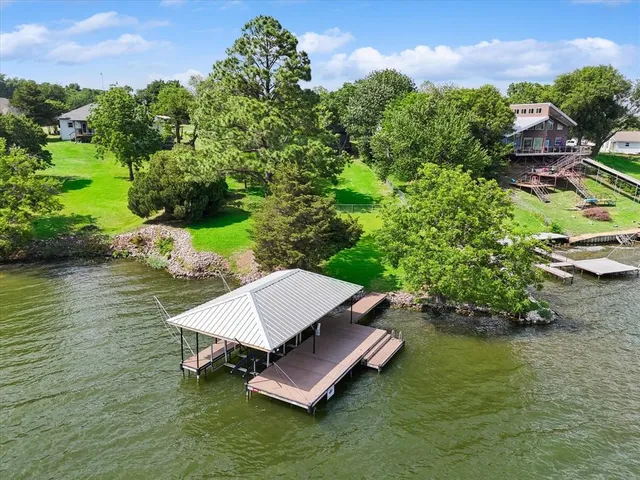$1,020,000 | 80 Bayside Circle, Gainesville, TX 76240