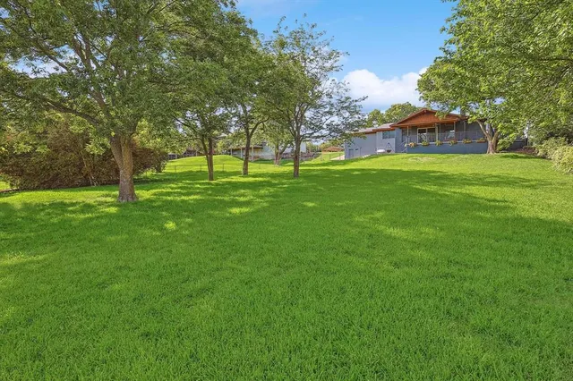 $1,020,000 | 80 Bayside Circle, Gainesville, TX 76240