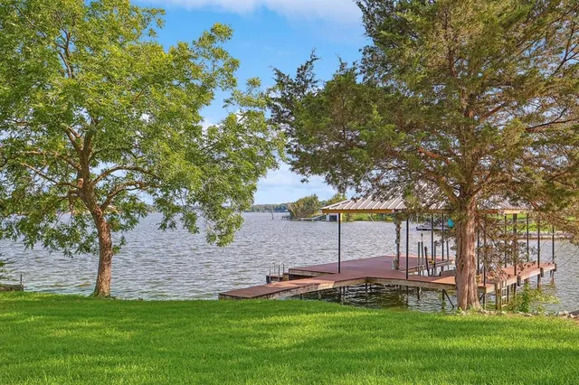 $1,020,000 | 80 Bayside Circle, Gainesville, TX 76240