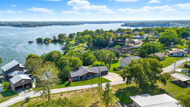 $1,020,000 | 80 Bayside Circle, Gainesville, TX 76240