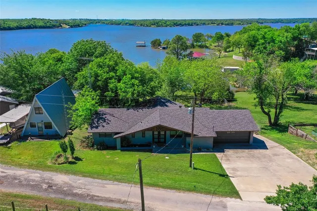 $1,020,000 | 80 Bayside Circle, Gainesville, TX 76240