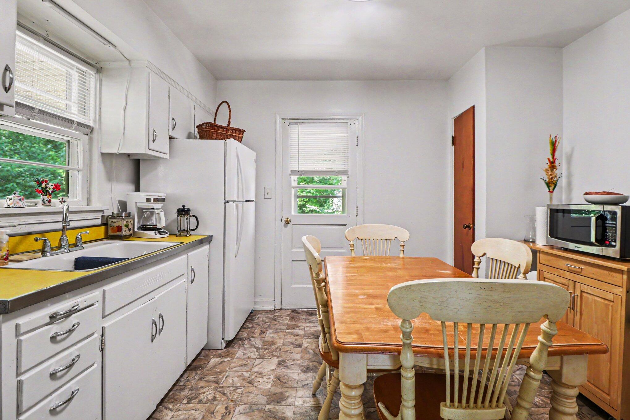 206 South Adams Street Hebron, IN 46341 - Photo 4 of 12 2038x1359