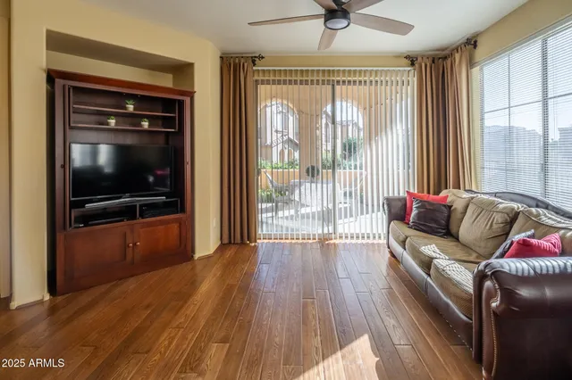 $435,000 | 10655 North 9th Street, Unit 135, Phoenix, AZ 85020