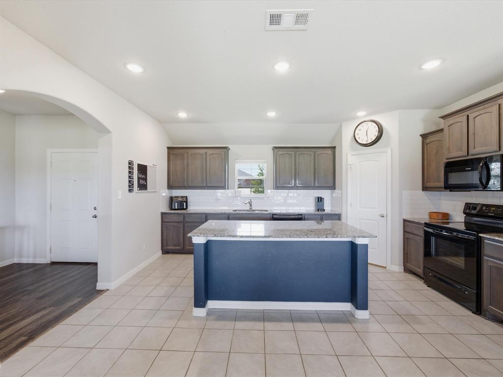 222 Hillcrest Lane Decatur, TX 76234 - Photo 4 of 29