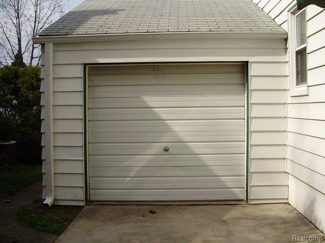 4110 Grandview Road Royal Oak, MI 48073 - Photo 20 of 21 Garage.JPG