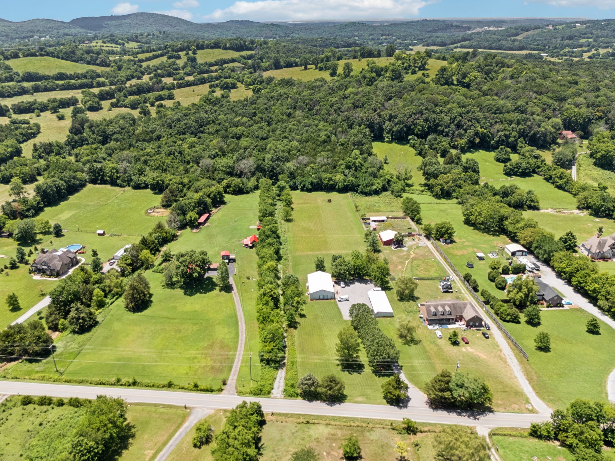 3720 Southeast Tater Peeler Road Lebanon, TN 37090 - Photo 2 of 20