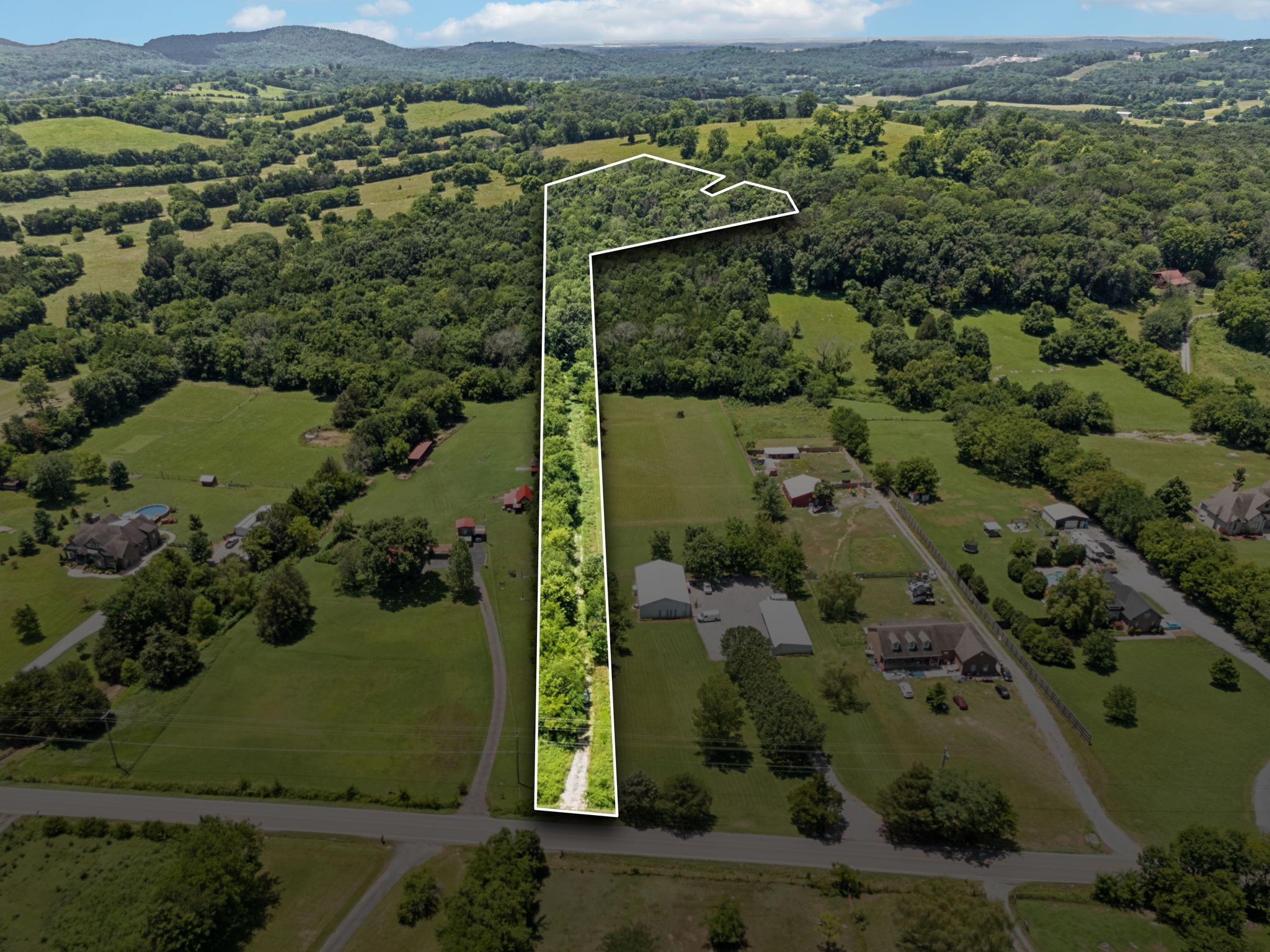 3720 Southeast Tater Peeler Road Lebanon, TN 37090 - Photo 3 of 20