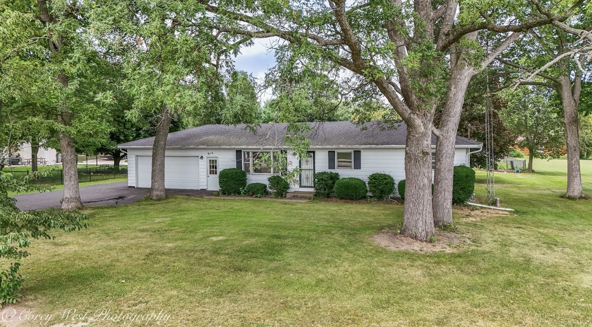 12799 Whipple Road Sycamore, IL 60178 - Photo 3 of 33 Gallery Image 3