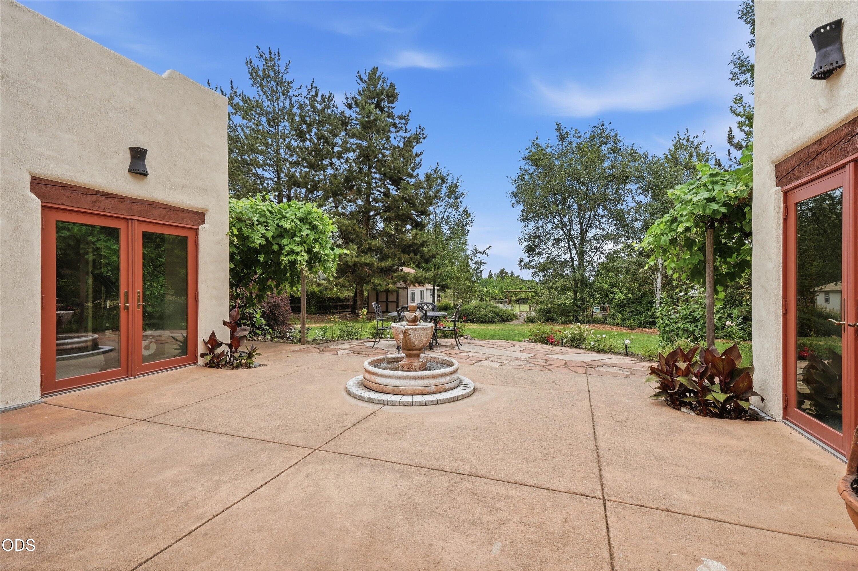2298 Camp Baker Road Medford, OR 97501 - Photo 5 of 58