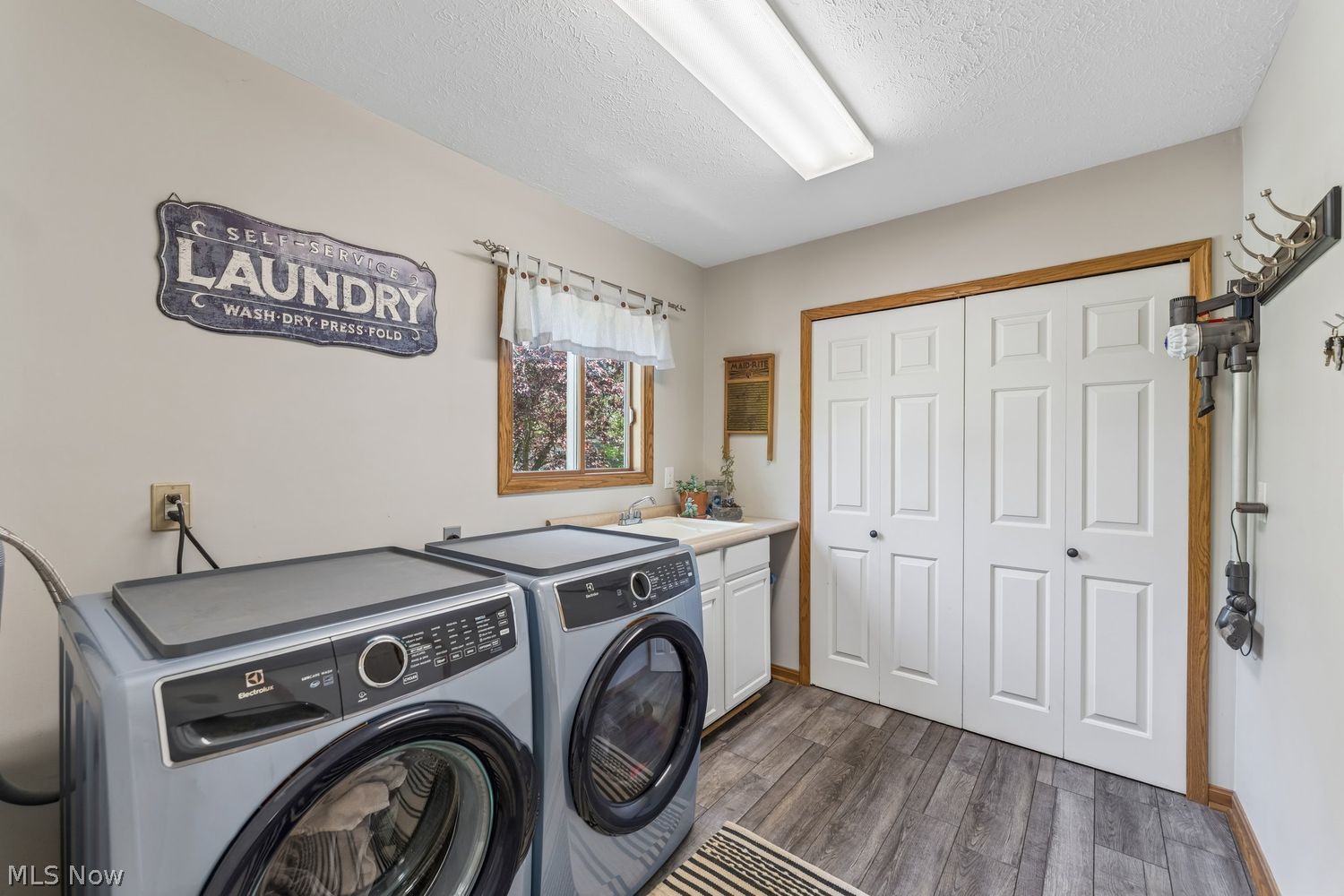 5113 West Bath Road Akron, OH 44333 - Photo 15 of 48 Main level laundry/mudroom