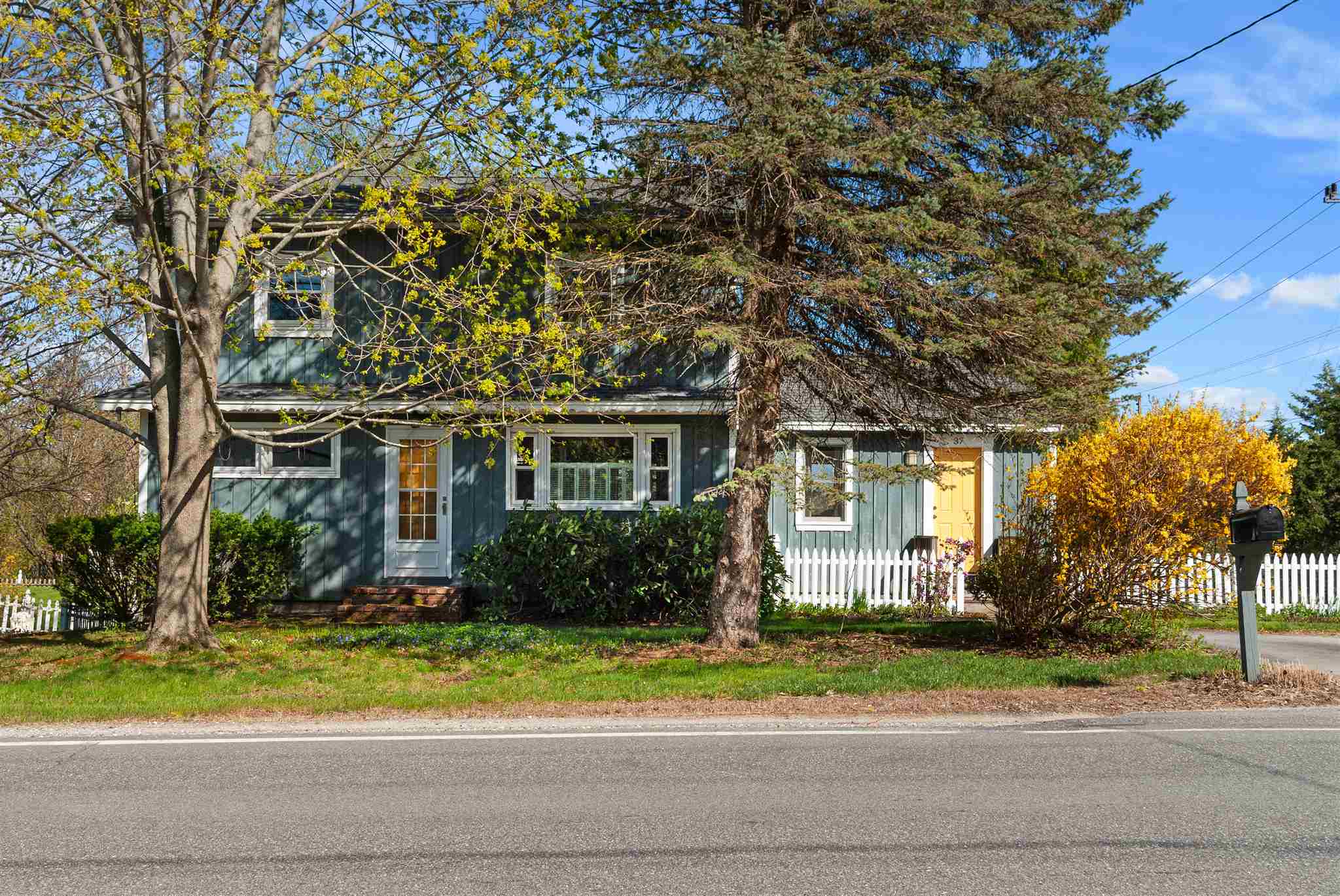 37 Rollins Road Rollinsford, NH 03869 - Photo 1 of 20 Gallery Image 1