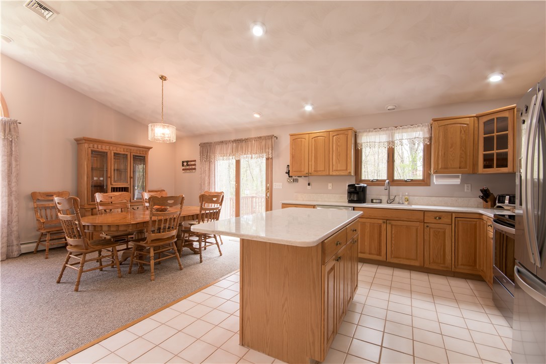 793 Hammet Road Coventry, RI 02816 - Photo 11 of 40
