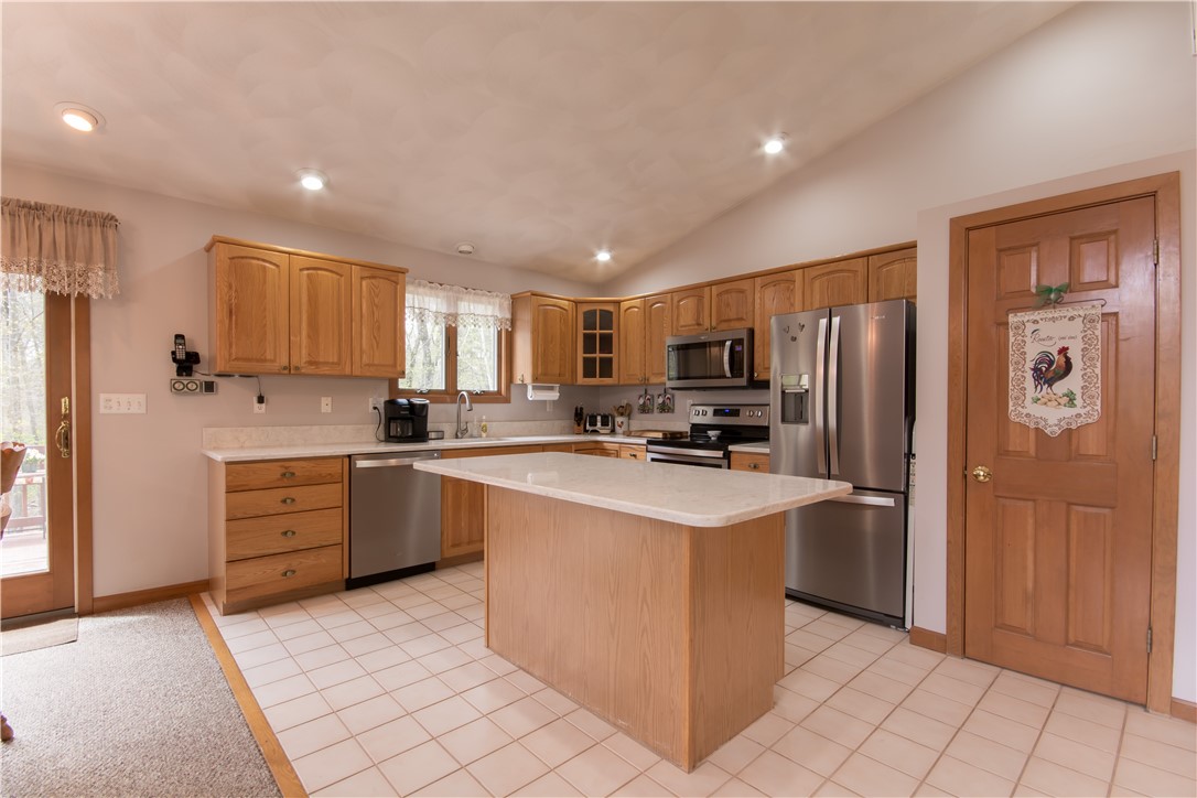 793 Hammet Road Coventry, RI 02816 - Photo 13 of 40