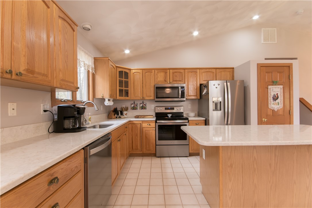 793 Hammet Road Coventry, RI 02816 - Photo 7 of 40