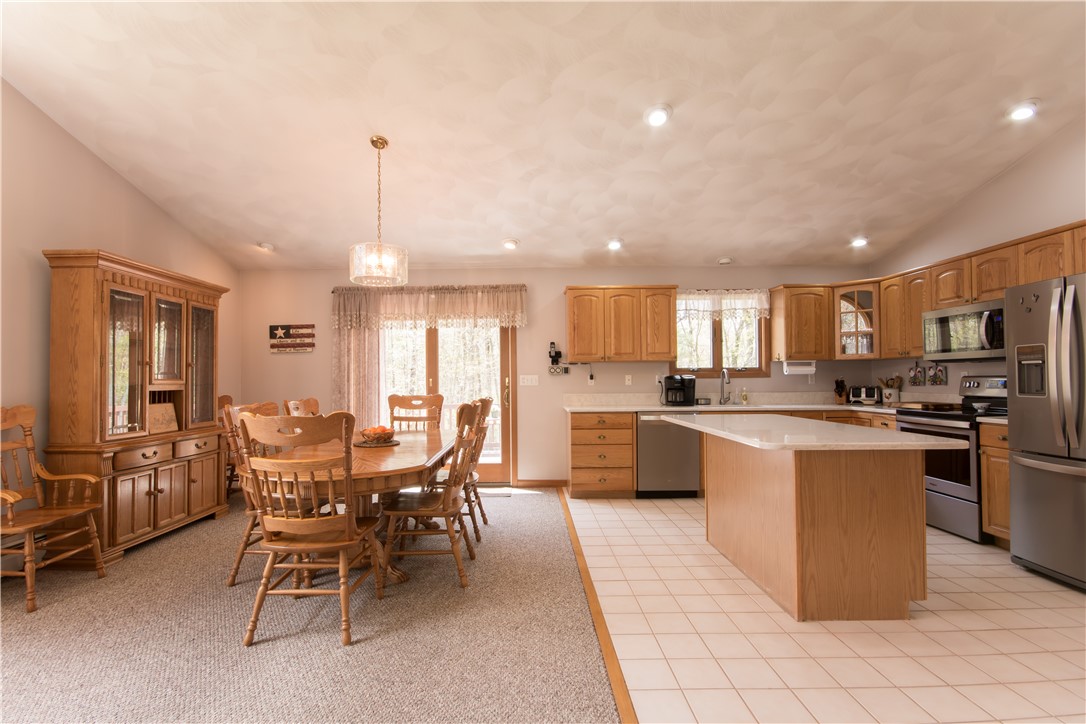 793 Hammet Road Coventry, RI 02816 - Photo 8 of 40