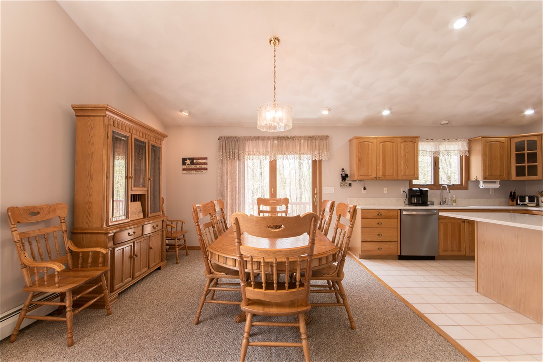 793 Hammet Road Coventry, RI 02816 - Photo 9 of 40
