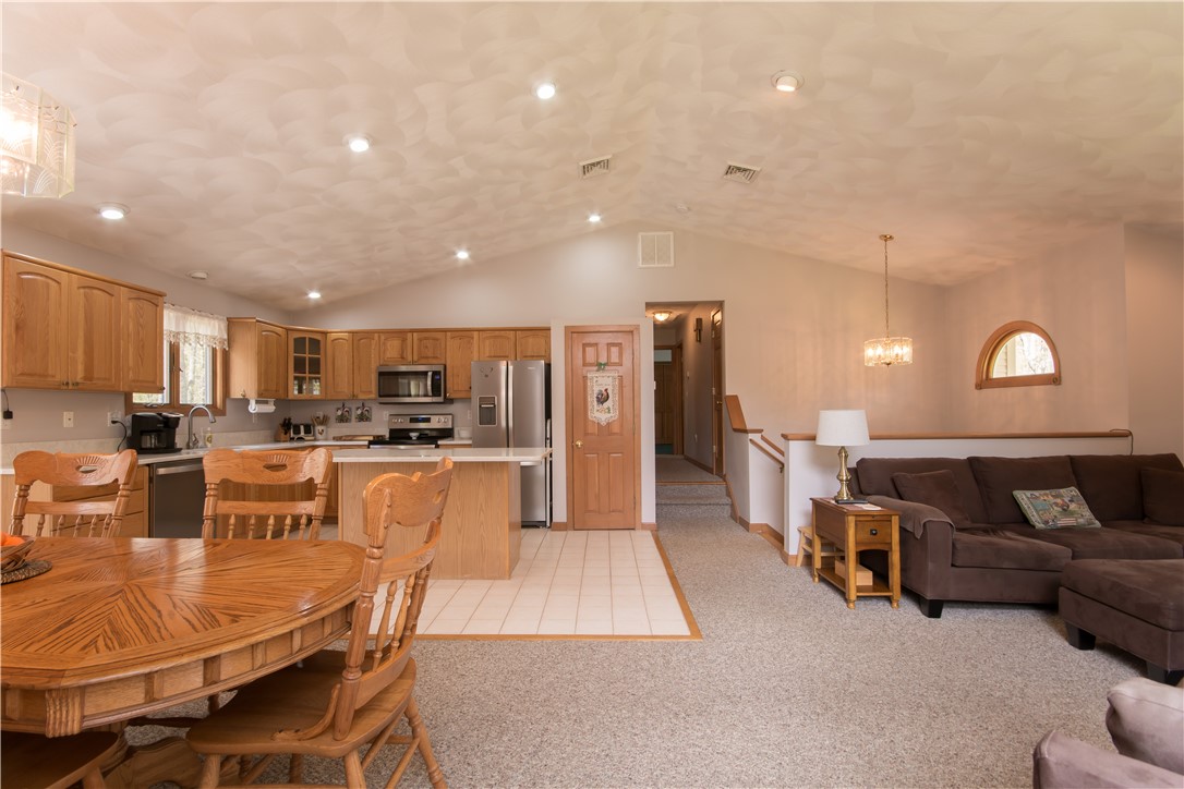 793 Hammet Road Coventry, RI 02816 - Photo 10 of 40