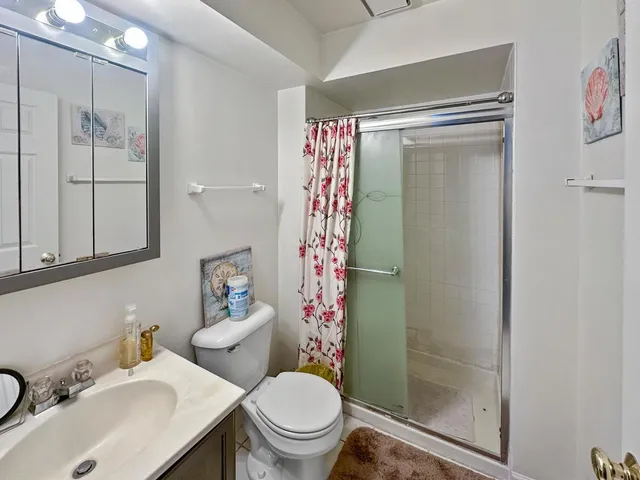 $2,100 | 209 West Ct Of Shorewood, Unit 3A, Vernon Hills, IL 60061