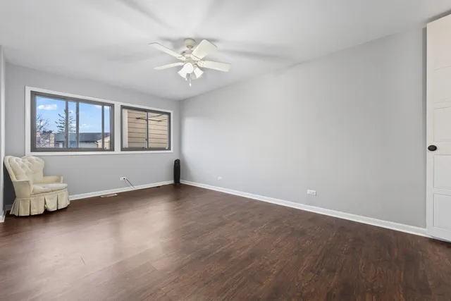 $390,000 | 430 Swan Court, Deerfield, IL 60015